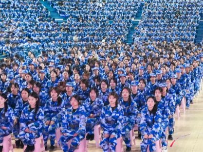 英国上市公司官网365组织师生收看2025年《开学第一课》