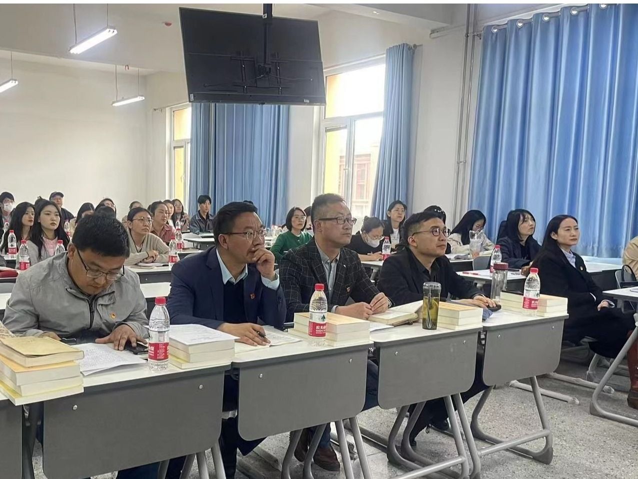 英国上市公司官网365开展习近平新时代中国特色社会主义思想专题学习暨集体备课会
