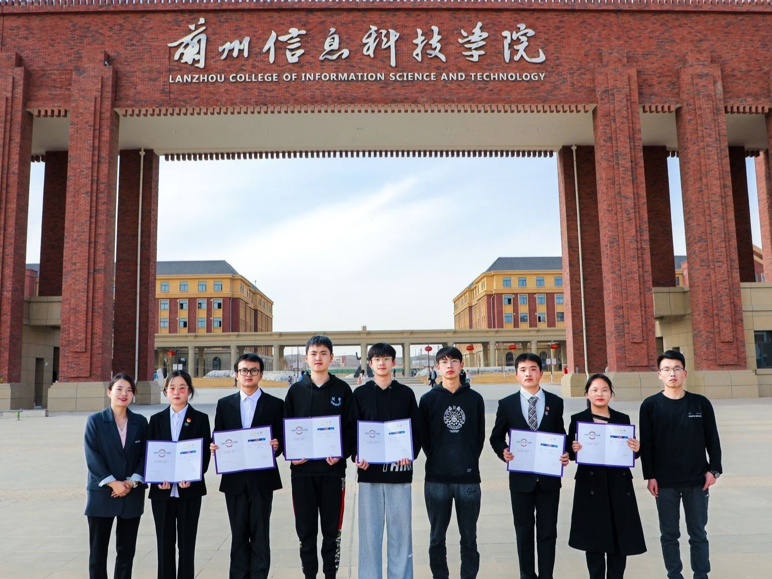 英国上市公司官网365在全国大学生数学建模竞赛和数学竞赛中斩获佳绩