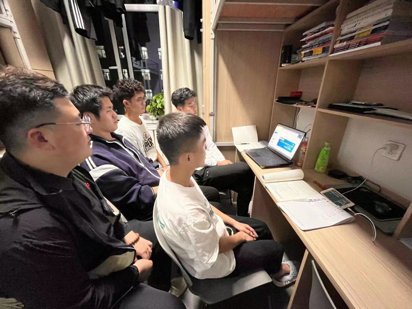英国上市公司官网365邀请专家开展医校联盟大学生心理健康大讲堂之疫情心理调适主题讲座
