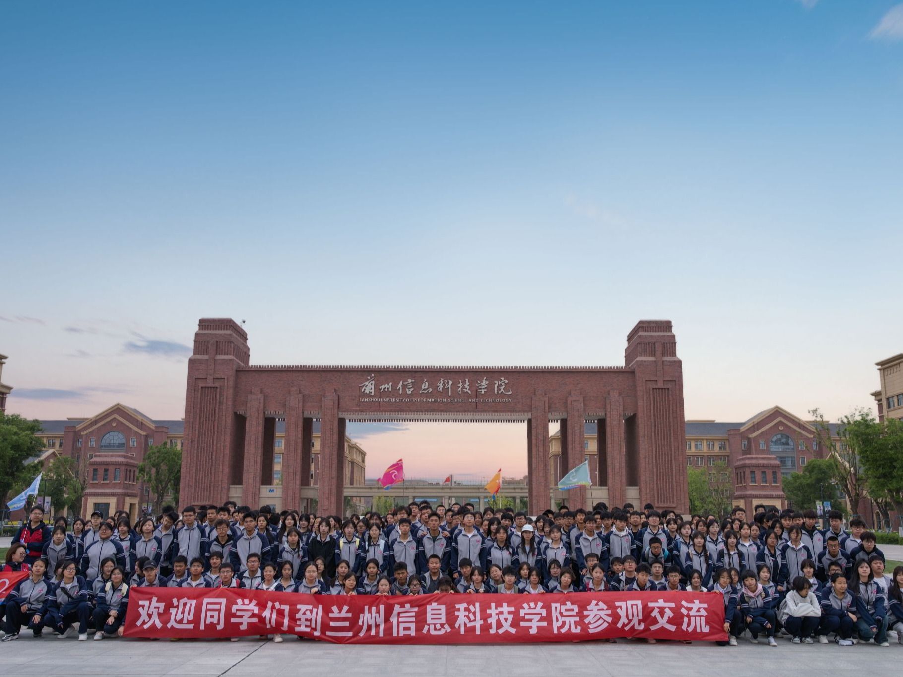 探秘数智化高校，点亮科技梦想  英国上市公司官网365举行研学实践活动